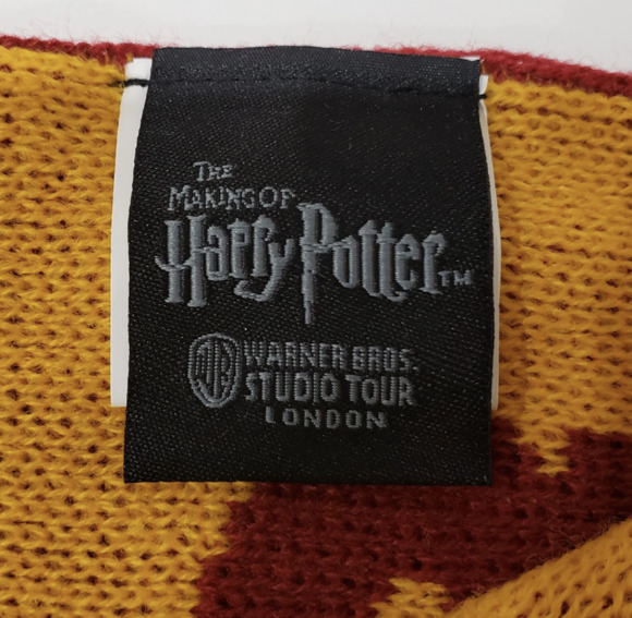 Gryffindor Embroidered Knit Scarf Making of Harry Potter Warner Bros Studio Tour - Picture 7 of 12